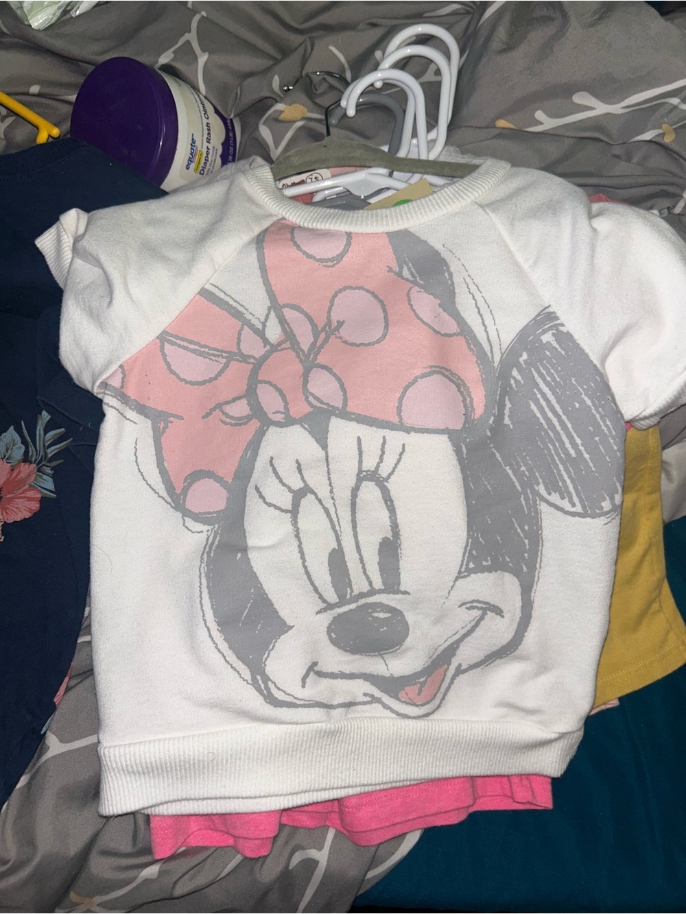 🍄3 for $10🍄 Disney Girls' White Sweatshirt with Pink Minnie Bow Graphic